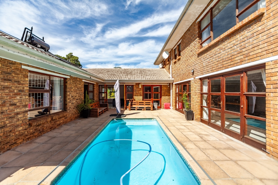 To Let 5 Bedroom Property for Rent in Door De Kraal Western Cape